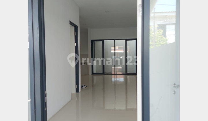 Rumah Baru 2 Lantai Satelit Utara Surabaya Barat SHM LT 96M² Carport 2 Mobil Dekat Tol 2