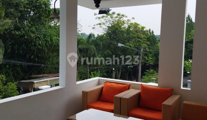 Dijual Rumah Cantik 2 lantai, di Bukit Golf