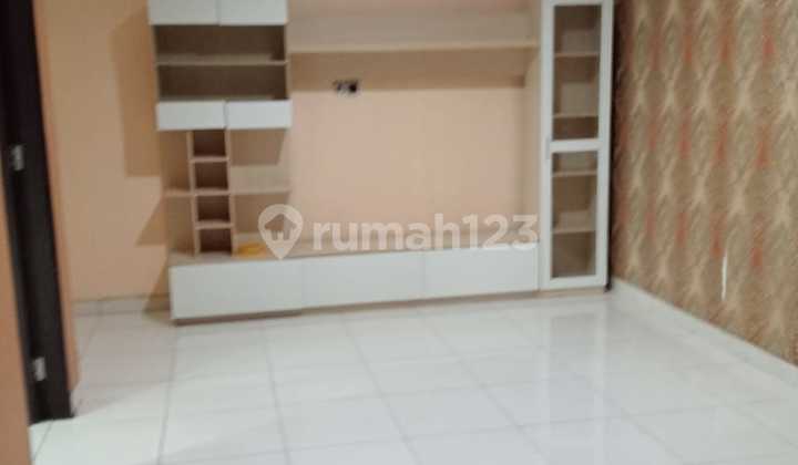 Dijual Rumah Strategis 2 Lantai. Area Legenda Wisata 2