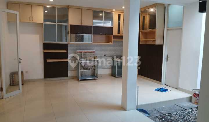 Dijual Rumah Bagus 2 lantai, Area Legenda Wisata