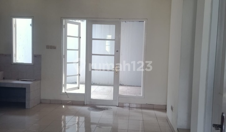 Disewakan Rumah 2 lantai, HGB, Area Kota Wisata 1