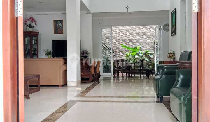 Dijual Rumah Cantik dengan kolam ikan, area Legenda Wisata