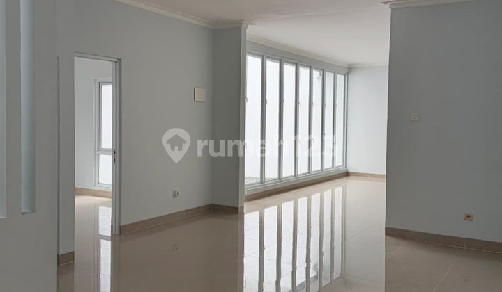 Dijual Rumah Cantik 2 Lantai. Area Kota Wisata