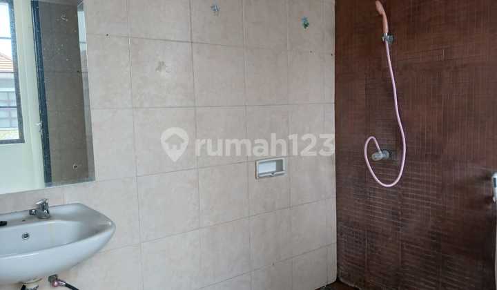 Disewakan Rumah 2 Lantai. Area Legenda Wisaga