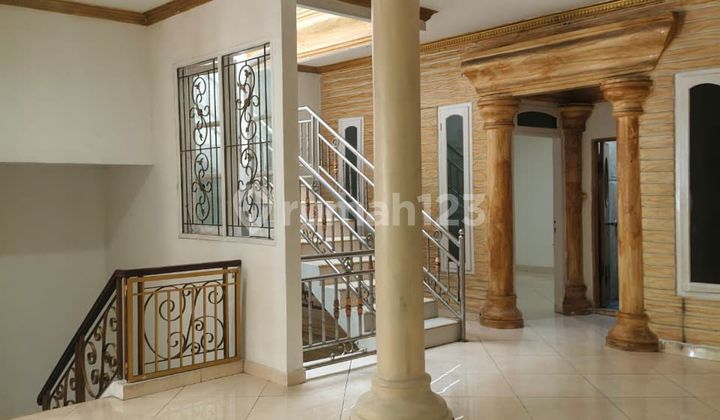 Dijual Rumah Mewah 3 Lantai. Area Kota Wisata Dijual Rumah Mewah 3 Lantai. Area Kota Wisata