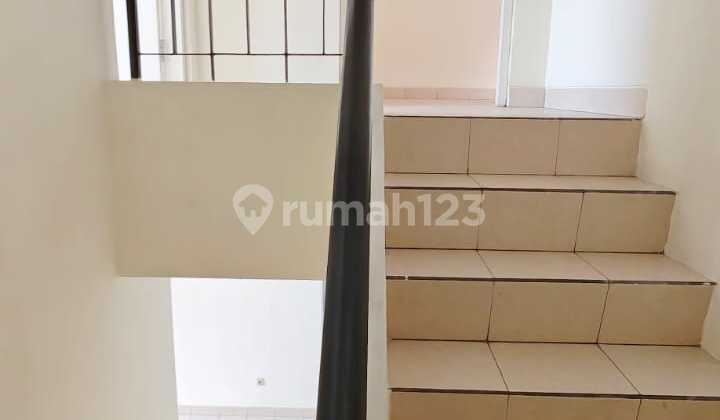 Dijual Rumah Strategis 2 Lantai. Area Kota Wisata 2