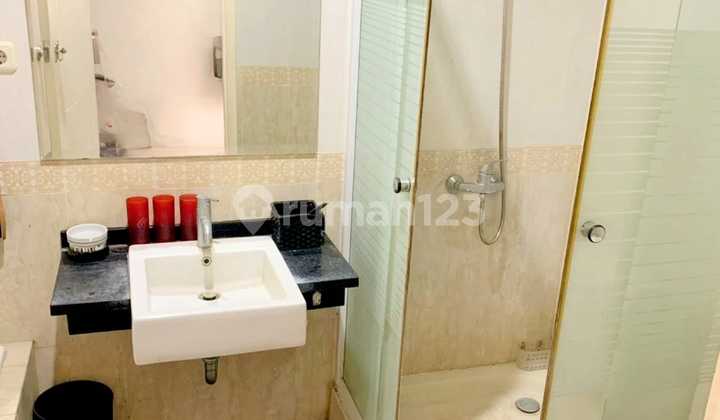 Dijual Rumah Cantik 2 Lantai. Area Raffles 2