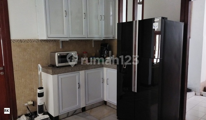 Dijual Rumah Cantik 2 lantai, di Bukit Golf 2