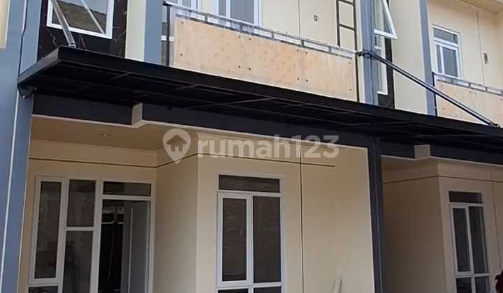 Rumah 2 Lantai 3 Kamar Jakarta Selatan cuma 1,4 M-an Lokasi Casa Pesanggrahan 2 strategis dekat Universitas Budi Luhur dan Tol Ciledug 2