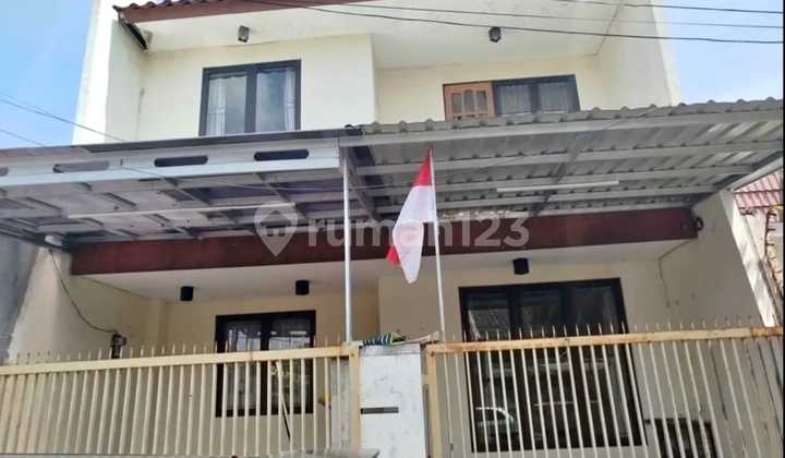 Rumah Nyaman Siap Huni di Baratajaya - Lokasi Strategis