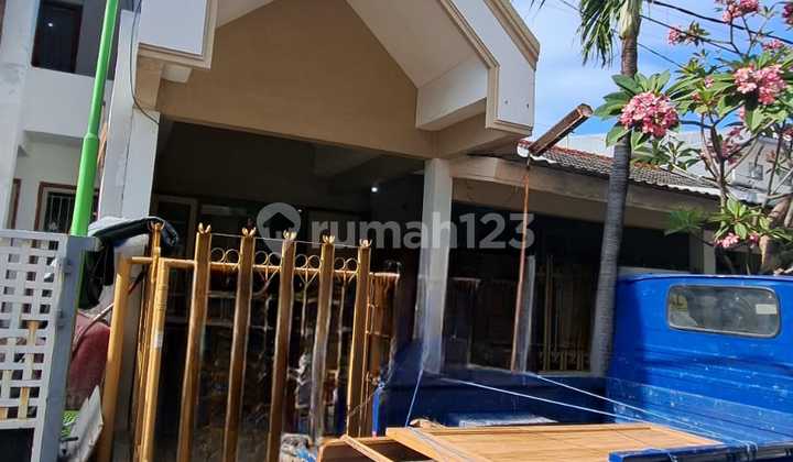 Single-Story Ready-to-Live House in Mulyosari Near Pakuwon City Kenjeran. Single-Story Ready-to-Live House in Mulyosari Near Pakuwon City Kenjeran.