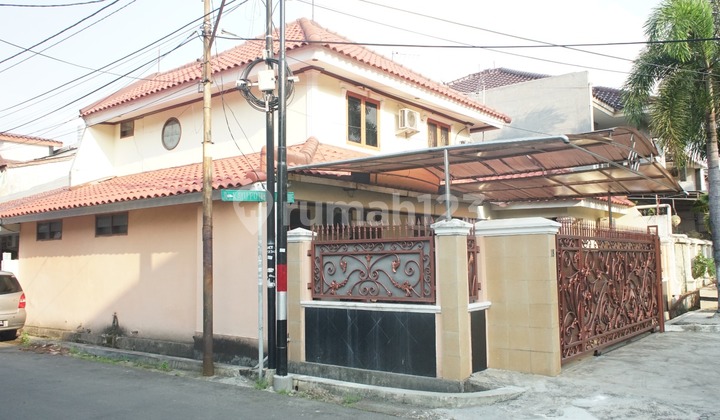 Rumah Kayu Putih Selatan Hook 2