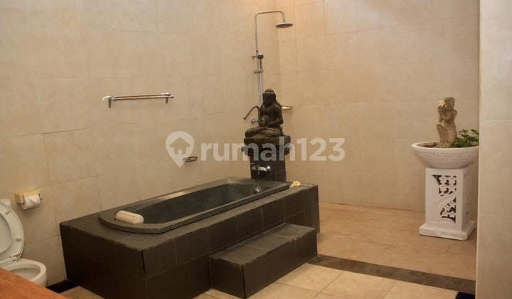 Disewakan Rumah Full Furnished 2 Lantai Sanur - Lokasi Nyaman Hadap Selatan