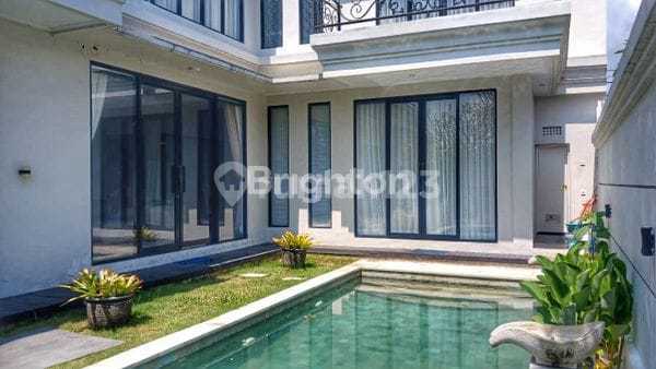 Rumah Mewah Gaya Klasik Modern Dekat Pantai Rumah Mewah Gaya Klasik Modern Dekat Pantai