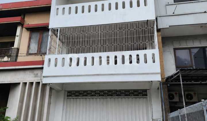 Premium and Strategically Located Shop House for Rent in the City Center and Shopping Center Premium and Strategically Located Shop House for Rent in the City Center and Shopping Center