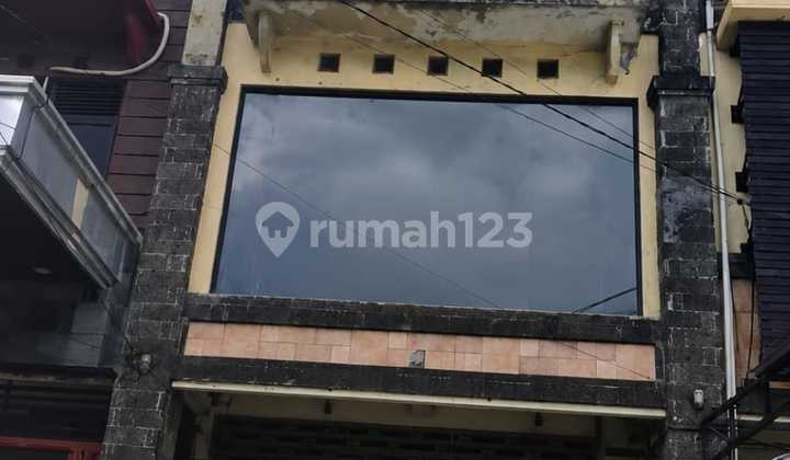 Three-Story Strategic Shop House for Sale in North Kuta 1