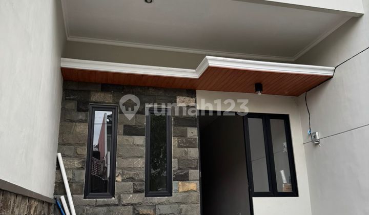 Ready-to-Occupy House in Mulyosari Ready-to-Occupy House in Mulyosari