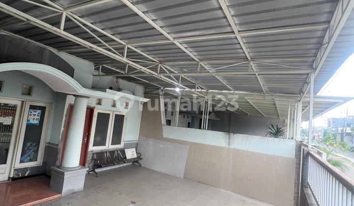 Strategic House by the Main Road Suitable for Business Home 2