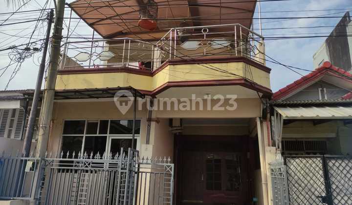 Two-Story House, Strategic Location, Flood-Free in Taman Harapan Baru, Bekasi, IDR 1,250,000,000.