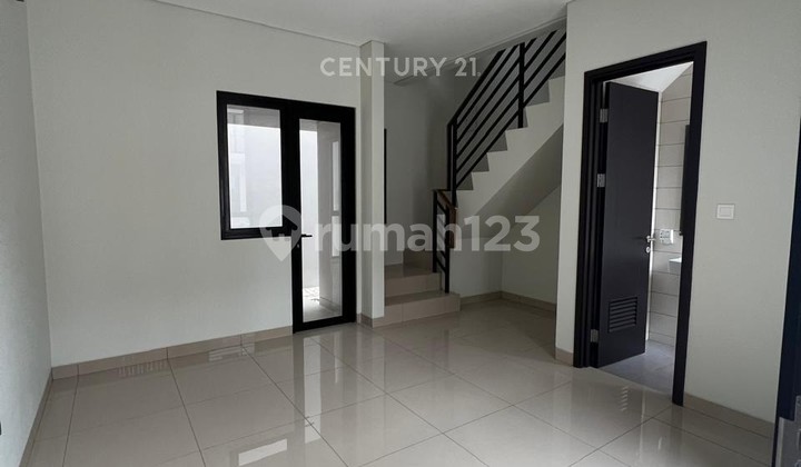 Disewakan Rumah di Cluster Viola di Sumarecon Crown Gading Bekasi 2