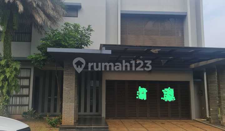 Dijual Rumah Dengan Private Kolam Renang 