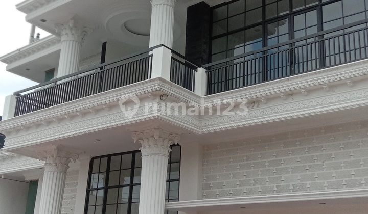 Rumah 3 Lantai di Ringroad Timur Yogyakarta Rumah 3 Lantai di Ringroad Timur Yogyakarta