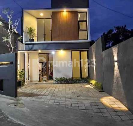 Rumah Cantik 2 Lantai dekat Kampus Terpadu UII Yogyakarta