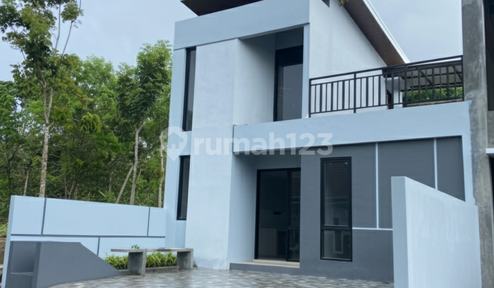 Ready-to-Occupy Contemporary House in the Kulonprogo Police Residential Cluster.