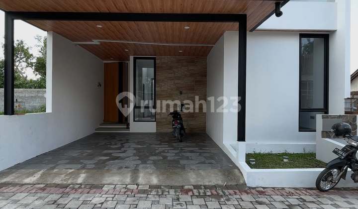 Rumah Mewah Modern dekat Kampus UII Yogyakarta