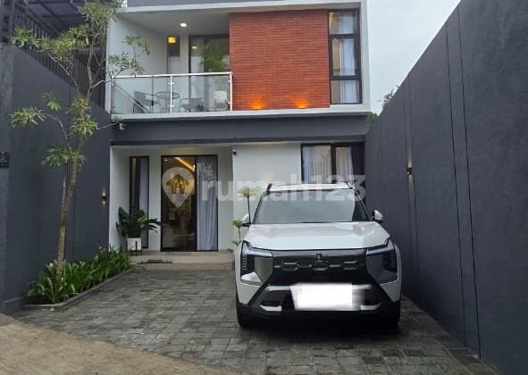 Rumah Mewah FULL FURNISH dekat Kampus UII Jogja