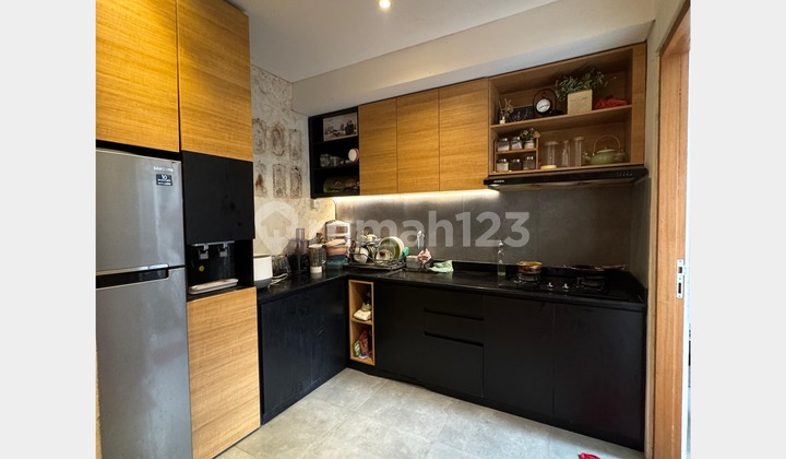 Dijual Rumah Setengah Lantai Dua, Lokasi strategis di Jl. Mahendradata, Denpasar Barat