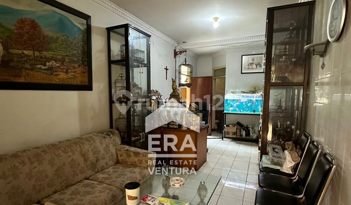 For Sale House in the Gunung - Gunung Area, Near Ijen Boulevard 2