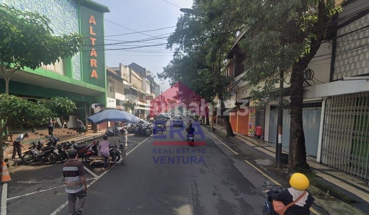 F193 Strategic Shophouse in Pasar Besar Area, Very Suitable for Business F193 Strategic Shophouse in Pasar Besar Area, Very Suitable for Business