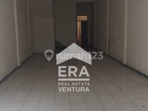 F155 City Center Shop House at a Low Price, Very Suitable for a Clinic or Business Space. F155 City Center Shop House at a Low Price, Very Suitable for a Clinic or Business Space.