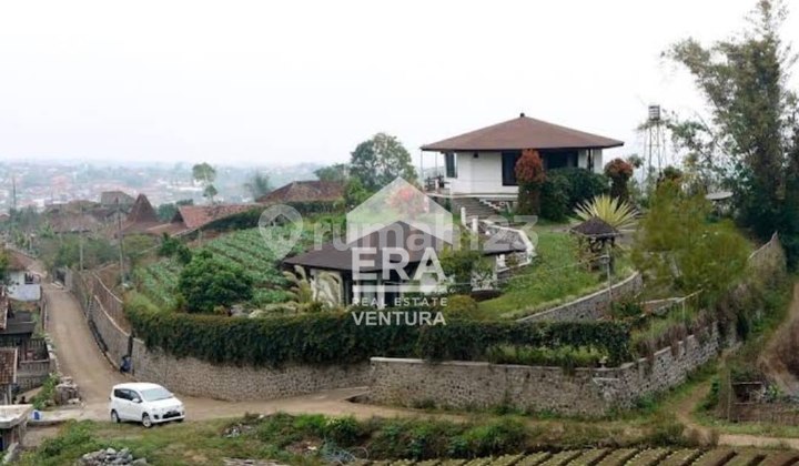 F031 Villa Well-Maintained, Attractive View, and Strategic Location in Batu City