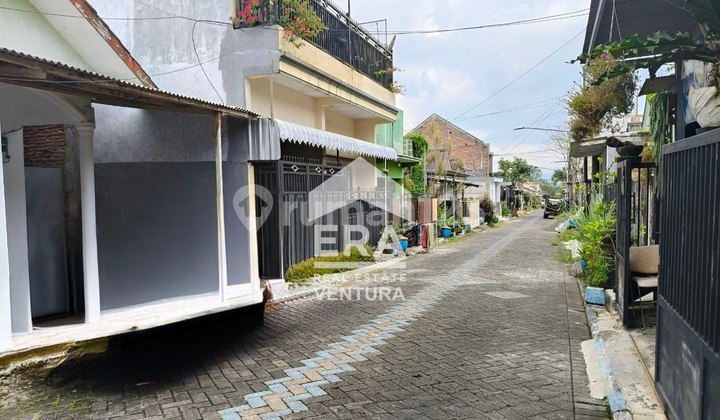 F014 House 400 Million, Strategically Close to Malang Toll Exit 2