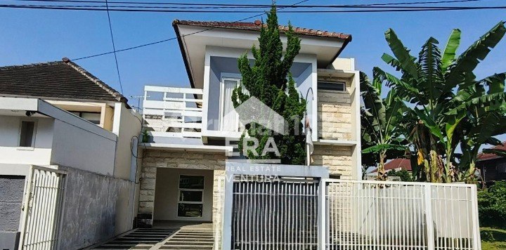 F027 Malang City Center House 2 Floors One Gate System 2