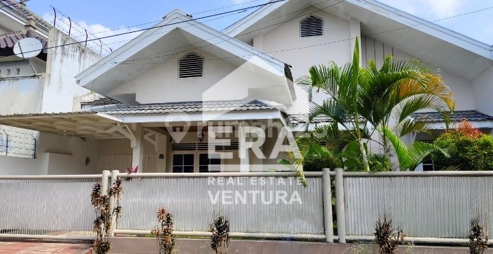 Ready-to-Occupy House, Well-Maintained Building in the Sulfat Area. 2