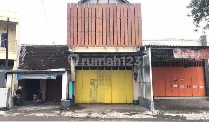 F158 Shop House for Rent in the Center of Solo City, Affordable Price and Move-In Ready. 1