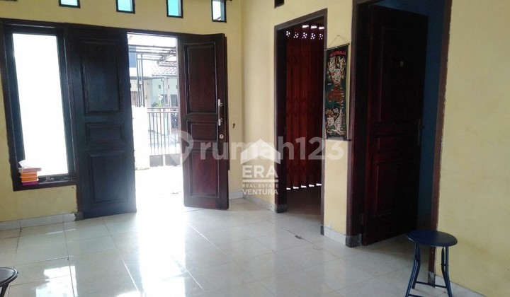 For Sale City Center House in Sulfat Malang, Comfortable Environment 2