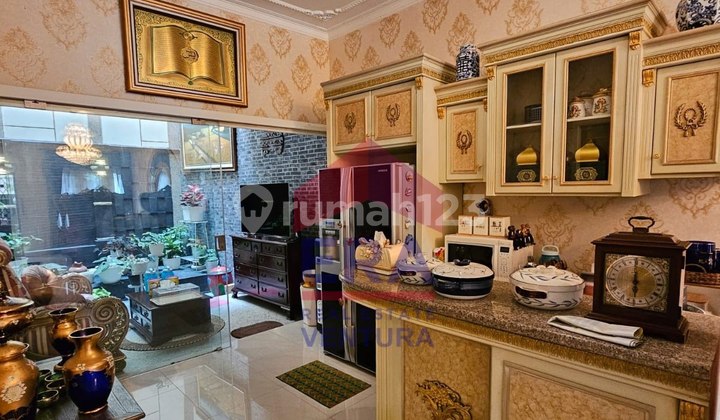 F081 Minimalist 3-Story House in Sulfat Malang