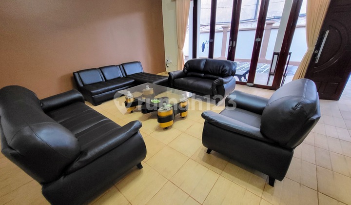 A fully furnished, one-story home in Bali. Comfortable and strategically located near Sanur, Denpasar, Ubud, Bali Zoo and only 5 minuts from Gumicik Beach.  2