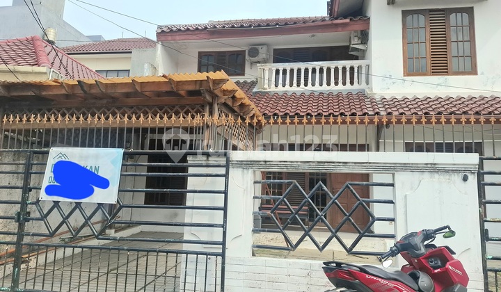 Disewakan Rumah 2 Lantai Kebayoran Baru Disewakan Rumah 2 Lantai Kebayoran Baru
