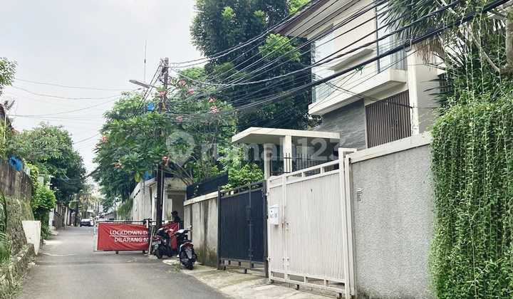 Disewakan Rumah 3 Lantai Furnish Modern Cipete