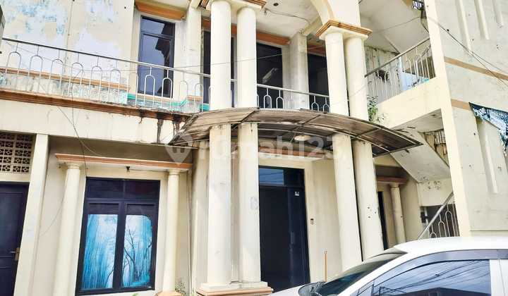 For Rent 3-Story Shop House on Tendean Street