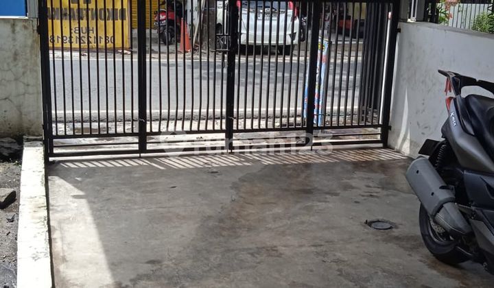 Disewakan Rumah 2 Lantai Dlm Komplek 2