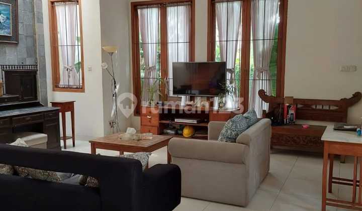 Dijual Rumah Cantik di Kebayoran Lama Jaksel 288M 2Lt 2