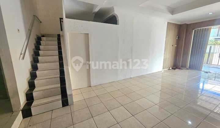 Disewakan Ruang Usaha di Harapan Indah Bekasi Lt200 21/2 Lantai