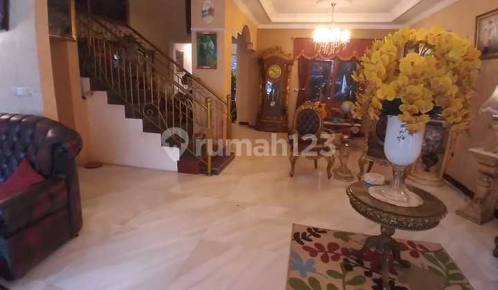 Beautiful House in Taman Pulo Indah Cakung, Land Area 220m² 2