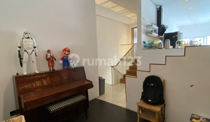 Quick Sale: House D Pulomas East Jakarta, Land 165M, 2.5 Floors, Good Design 2